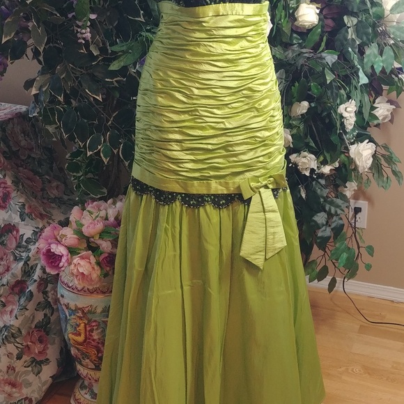 GREEN LACE/BEADS/SEQINS ROUCHED FORMAL PROM DRESS SZ 12 - Picture 3 of 7